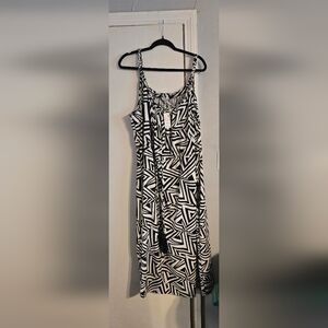 Black and White Sleeveless Plus size Geometrical Print Midi Dress